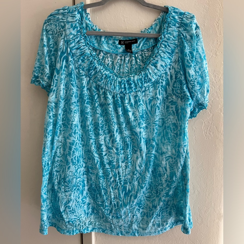 INC. Women’s 1X Blue and White Top